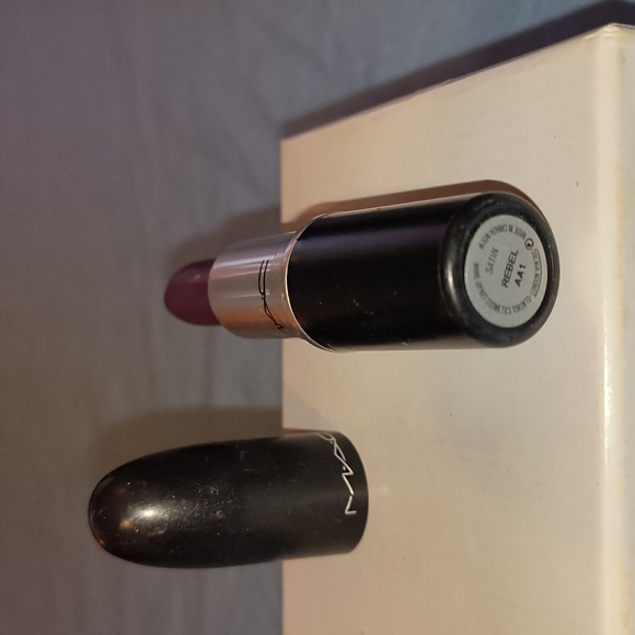 MAC Rebel Satin Lipstick Tested A41 - Picture 2 of 3